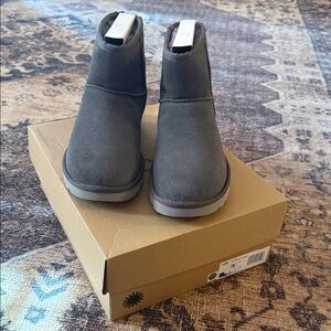 UGG Classic Mini II Studded - grey
